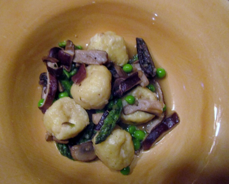 Gnudi with parmesan broth, mushrooms, asparagus and peas