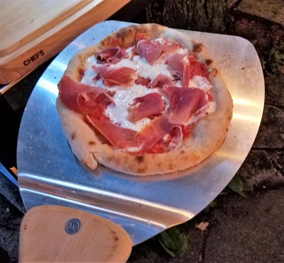 Neapolitan style pizza on the grill, Prosciutto pizza 