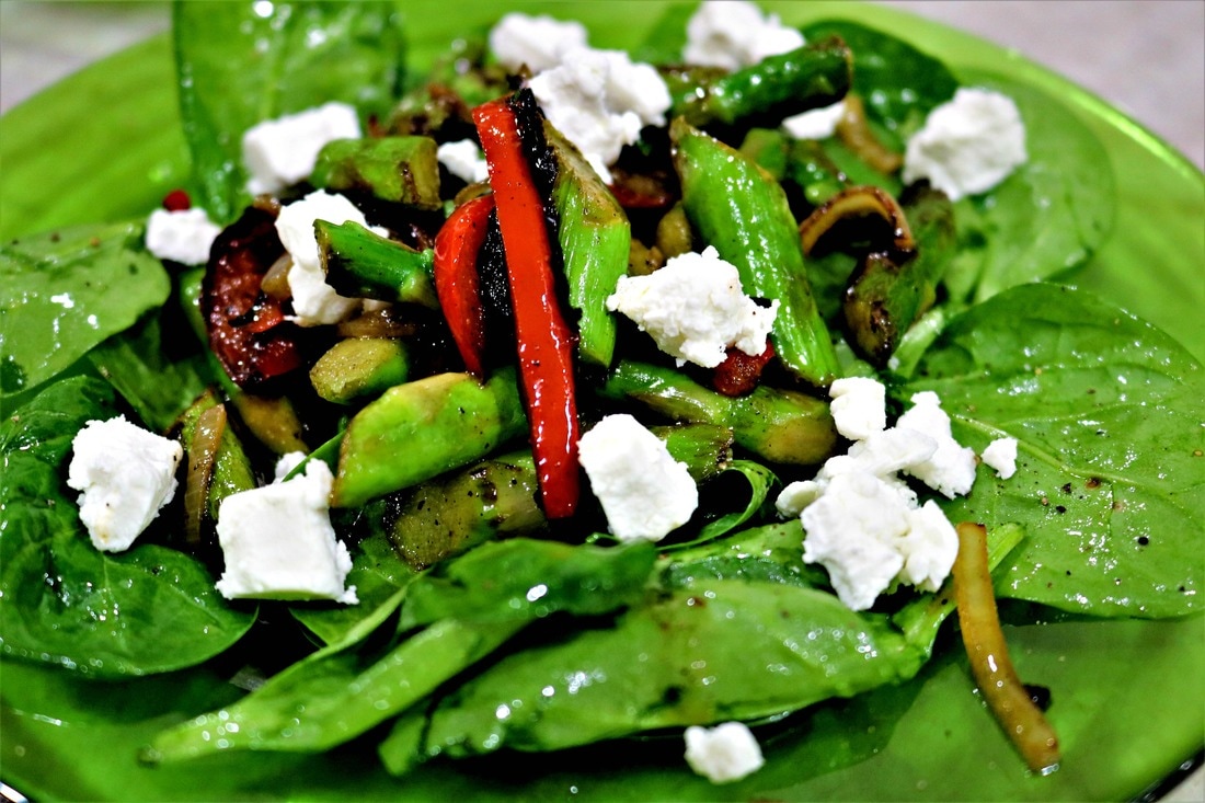 Asparagus, Red Pepper, and Spinach Salad with Goat Cheese